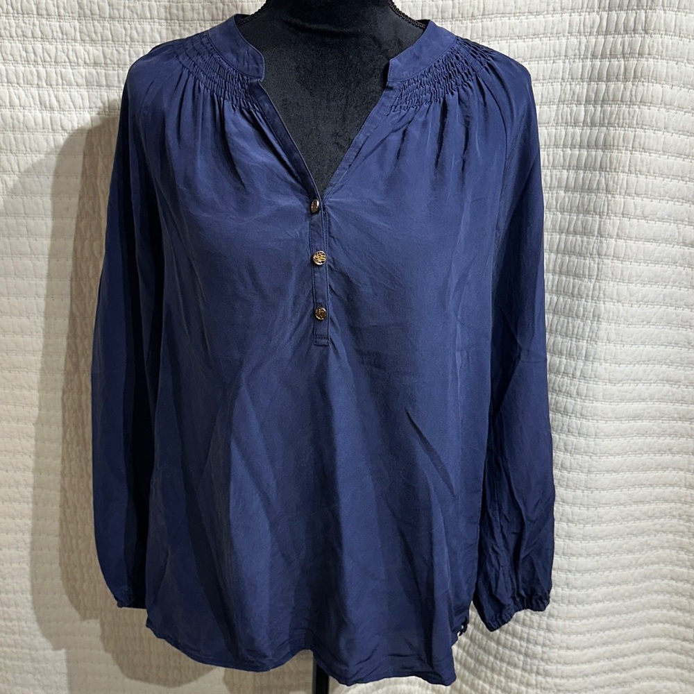 Lilly Pulitzer Navy Elsa Blouse 100% Silk Size Small
MSRP $138